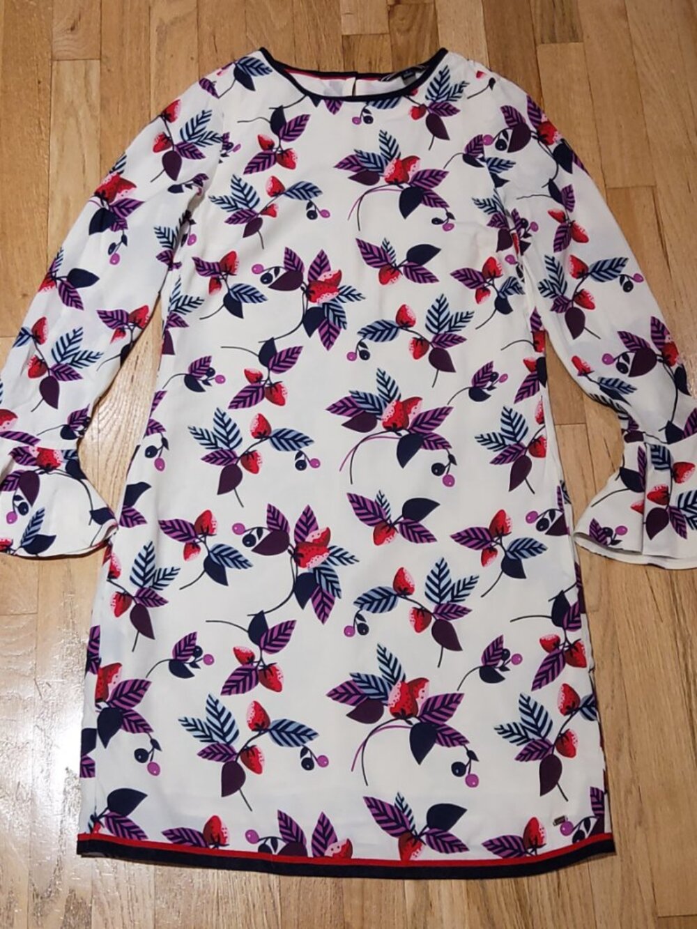 NWOT Tommy Hilfiger Knee-Lenth Floral Long Ruffled Sleeve Dress Size 4 Orig $149